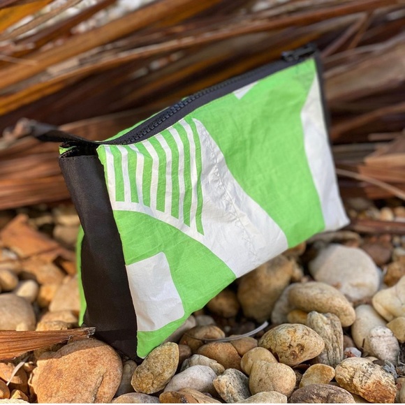 Upcycled kite pouch —> Repurposing kites for the goods🔥 - Picture 5 of 7